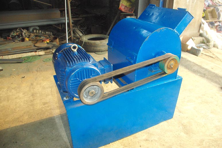 粉餅機(jī)，碎餅機(jī)，大餅打碎機(jī)，花生茶籽大豆餅粉碎機(jī)