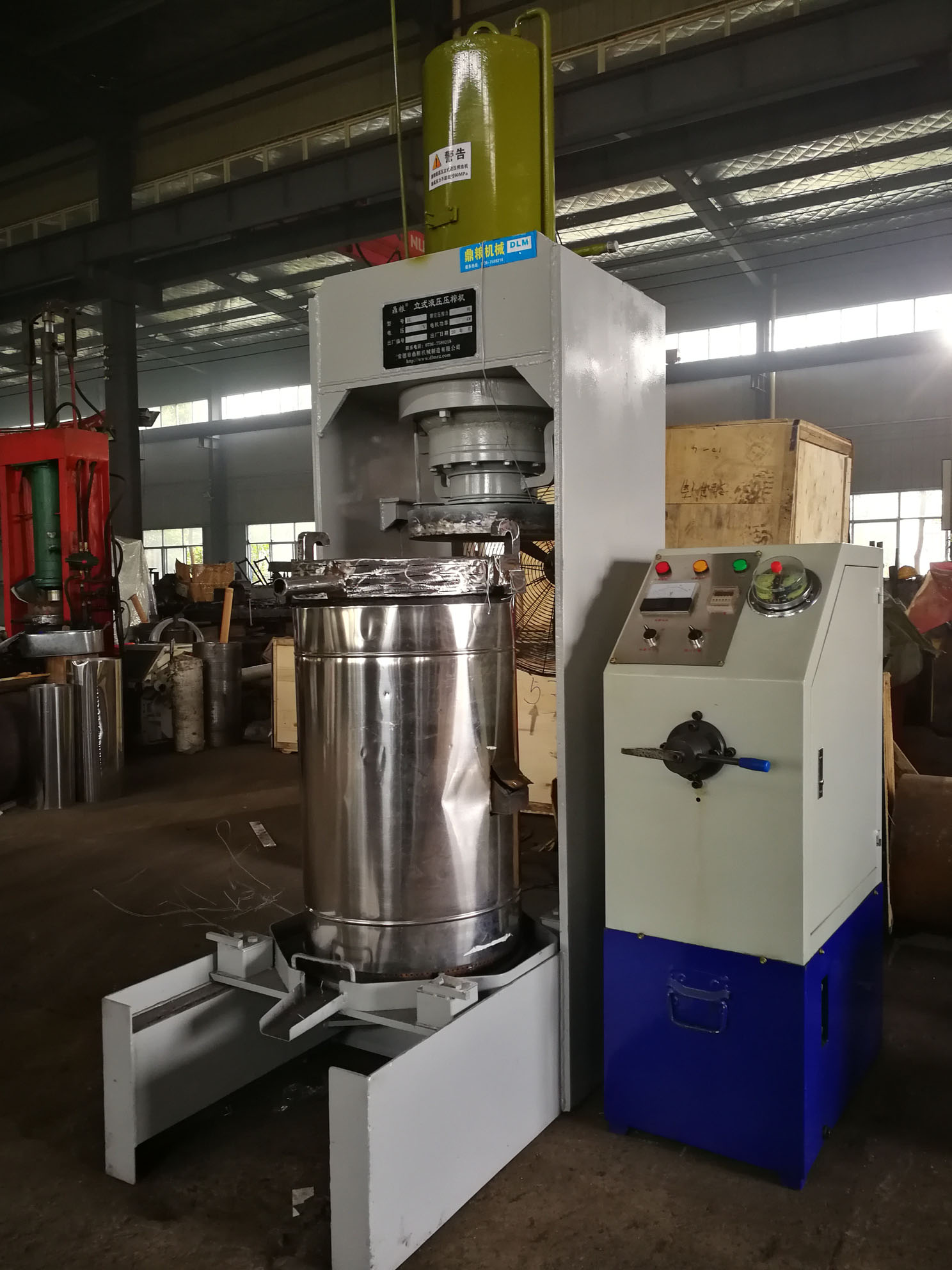 不銹鋼超高壓立式液壓壓榨機，果汁壓榨機，果渣壓榨機，藥材壓榨，油渣處理，白土壓榨